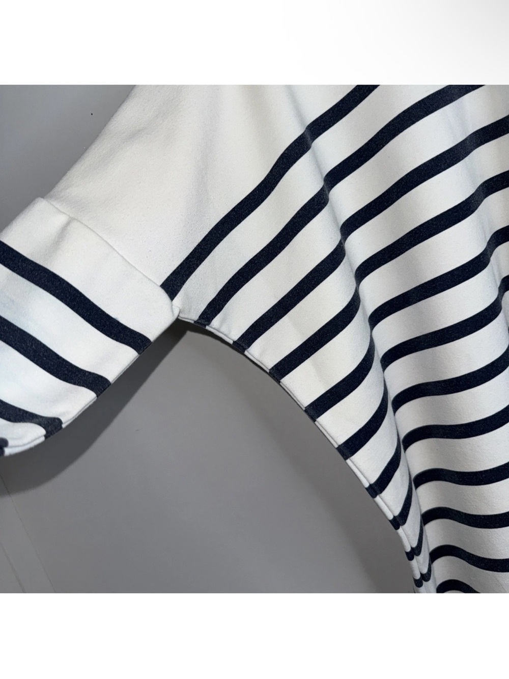Pomander Place Swing Top One Size White Blue Stripe 3/4 Dolman Sleeve - Picture 4 of 7